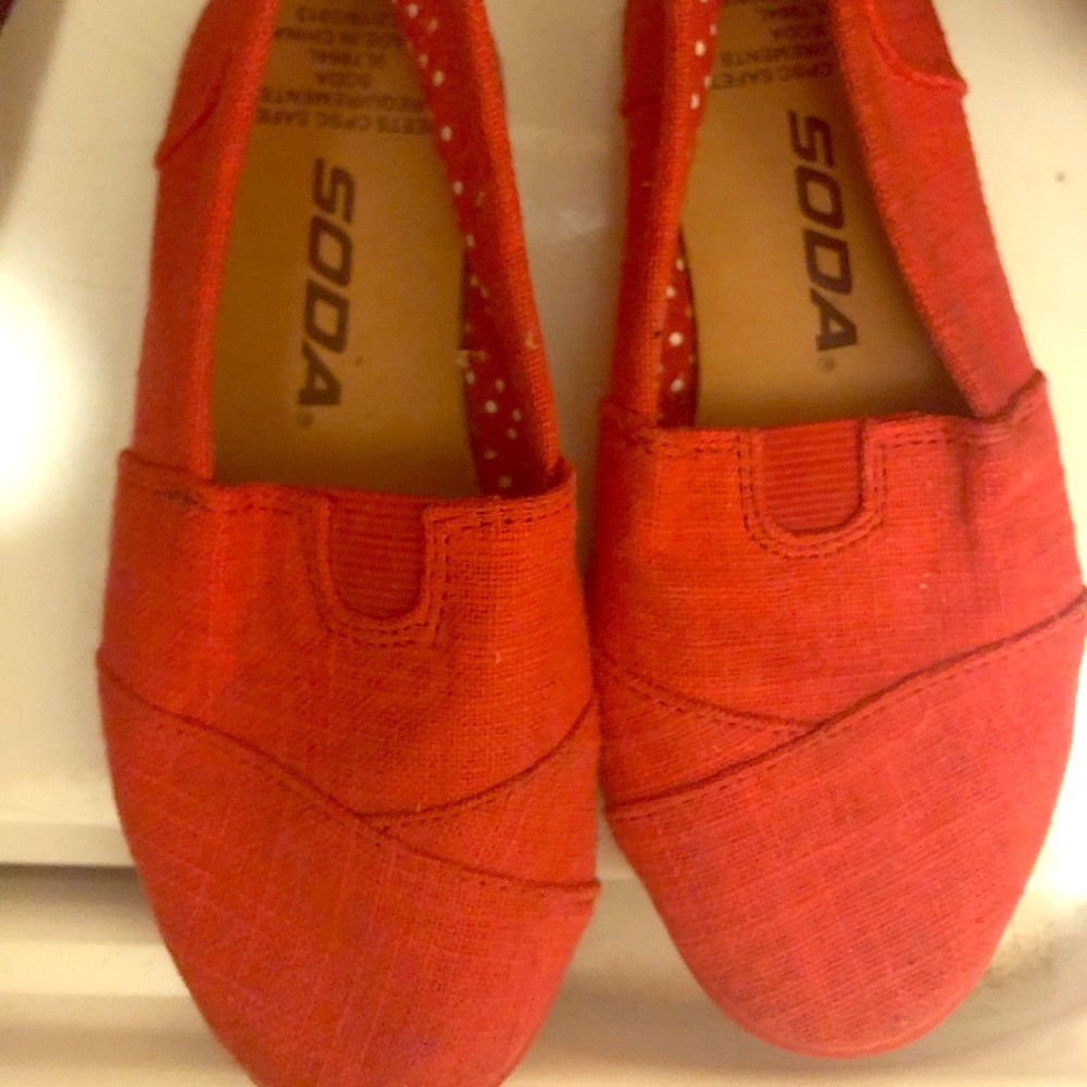 Toddler girls Soda red slip ons